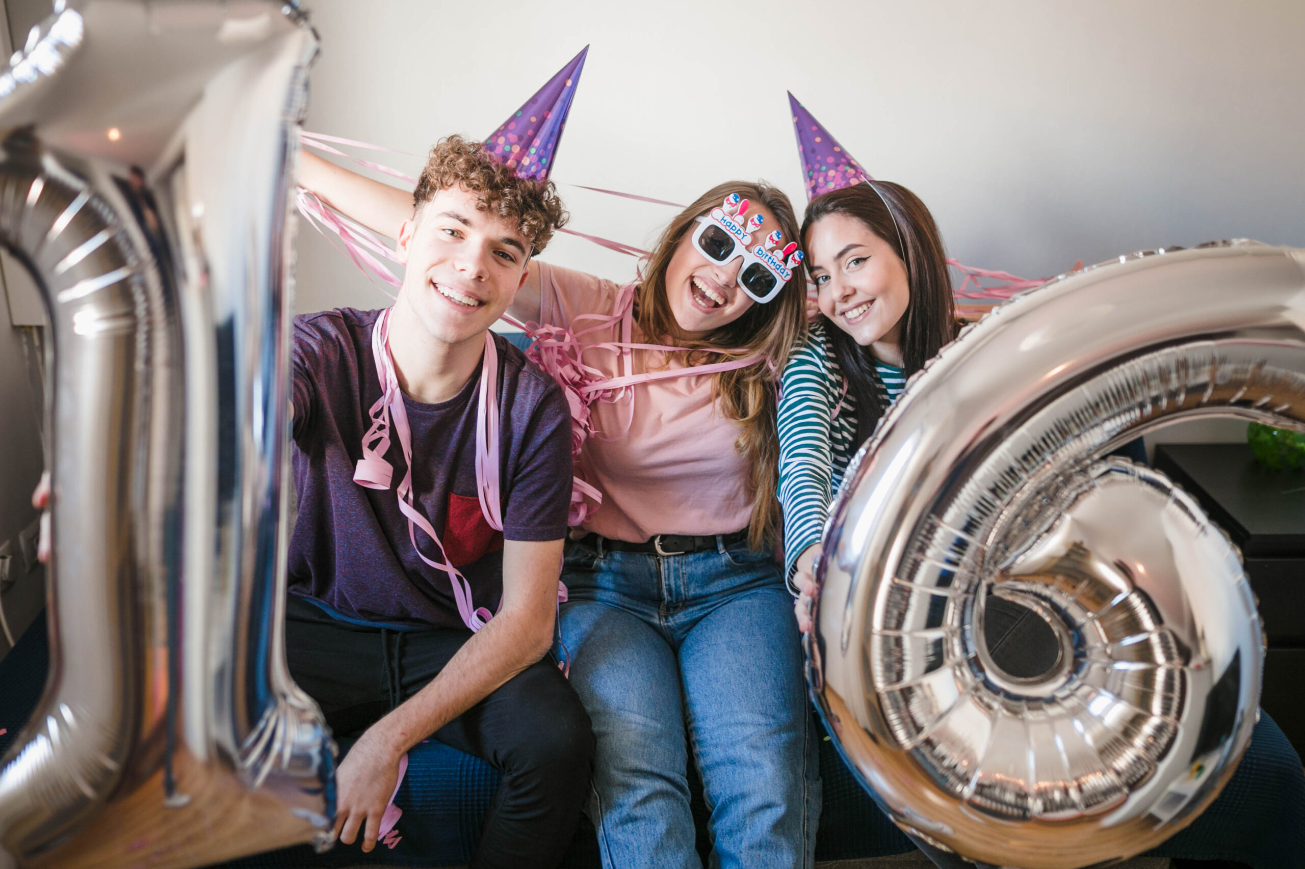 http://fuego.radom.pl/wp-content/uploads/2024/02/teenagers-celebrating-birthday-party-scaled.jpeg
